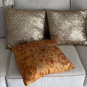 Decorative pillows